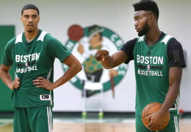 如何看待诺伊尔的失误？孔帕尼：我第一次听到这个说法（诺伊尔被指失误？孔帕尼：头一次听说这种说法）