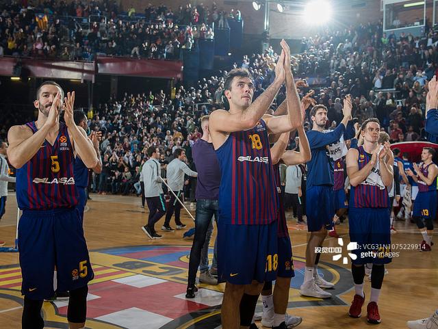 湖人更新战马刺伤病报告：斯玛特伤愈复出，克勒贝尔出战成疑（湖人公布对阵马刺最新伤情：斯玛特复出，克勒贝尔存疑）