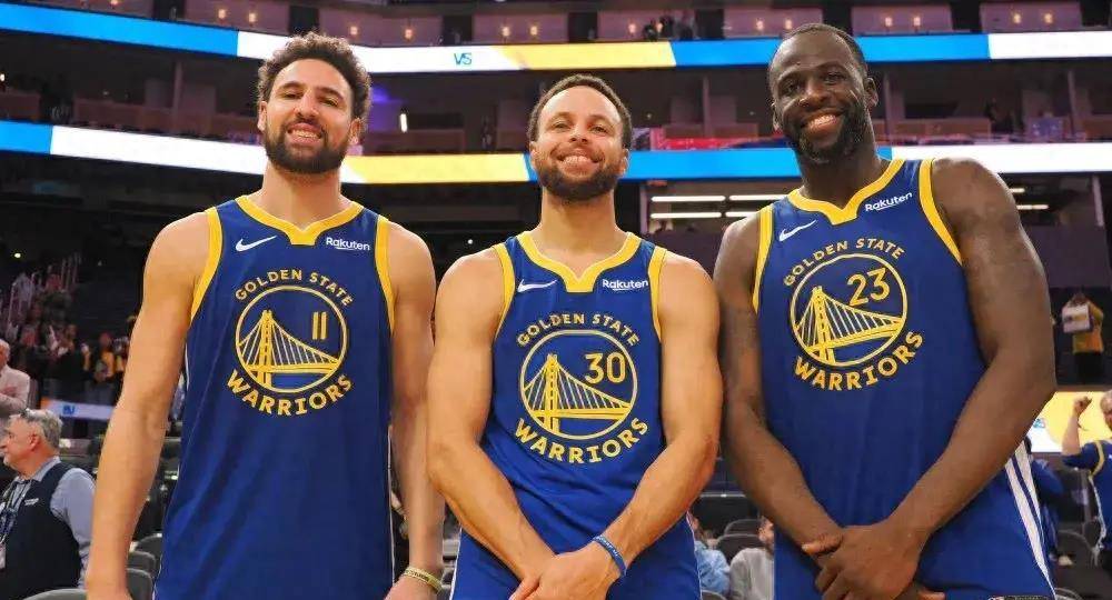 结束10场不胜！诺丁汉森林2-0波尔图，怀特、伊戈尔-热苏斯点射（终结10场不胜！诺丁汉森林2比0击退波尔图，怀特与伊戈尔-热苏斯点球建功）