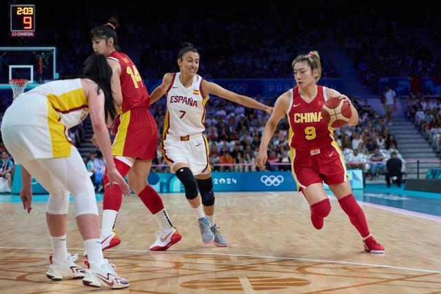 夸梅：我和乔科都合作过 若我说詹姆斯是GOAT我的频道肯定流量第1（夸梅直言：与乔丹科比皆合作过，若把詹姆斯封为GOAT，我的频道流量必登顶）