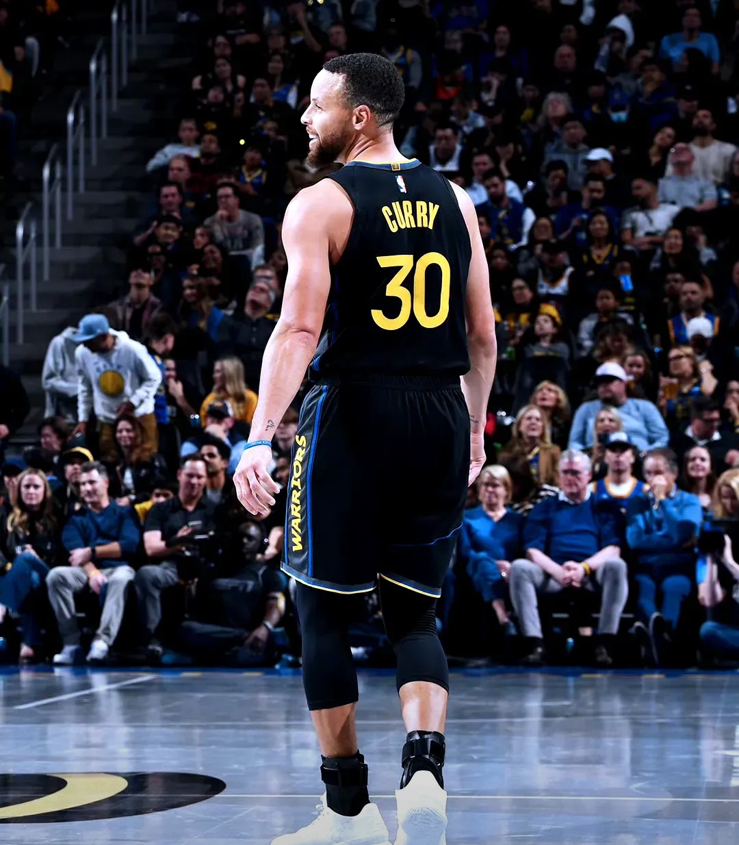 莱万：我们踢得有点松懈，我很久没有在这么差的场地踢球了（莱万直言球队略显松懈：许久未在如此糟糕的场地比赛）