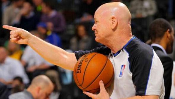 洛夫顿半场高效表现，数据亮眼（洛夫顿半场火力全开，数据抢眼）