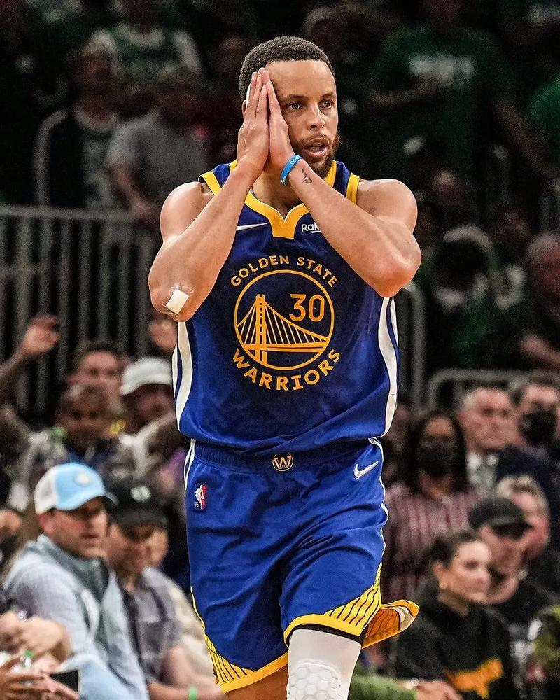 里贝里：“就我个人而言，我认为我和罗本在某些时候...（里贝里：从个人角度看，我与罗本在一些时段并非总是合拍）